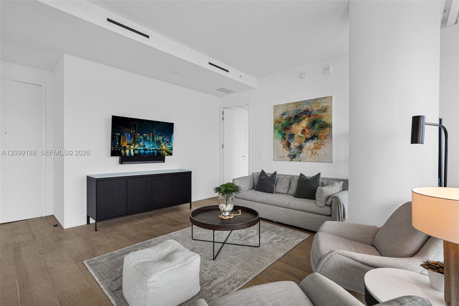 See details 603 1 / 2 1018 sq. ft. $ 2026-10-01 0 Photo