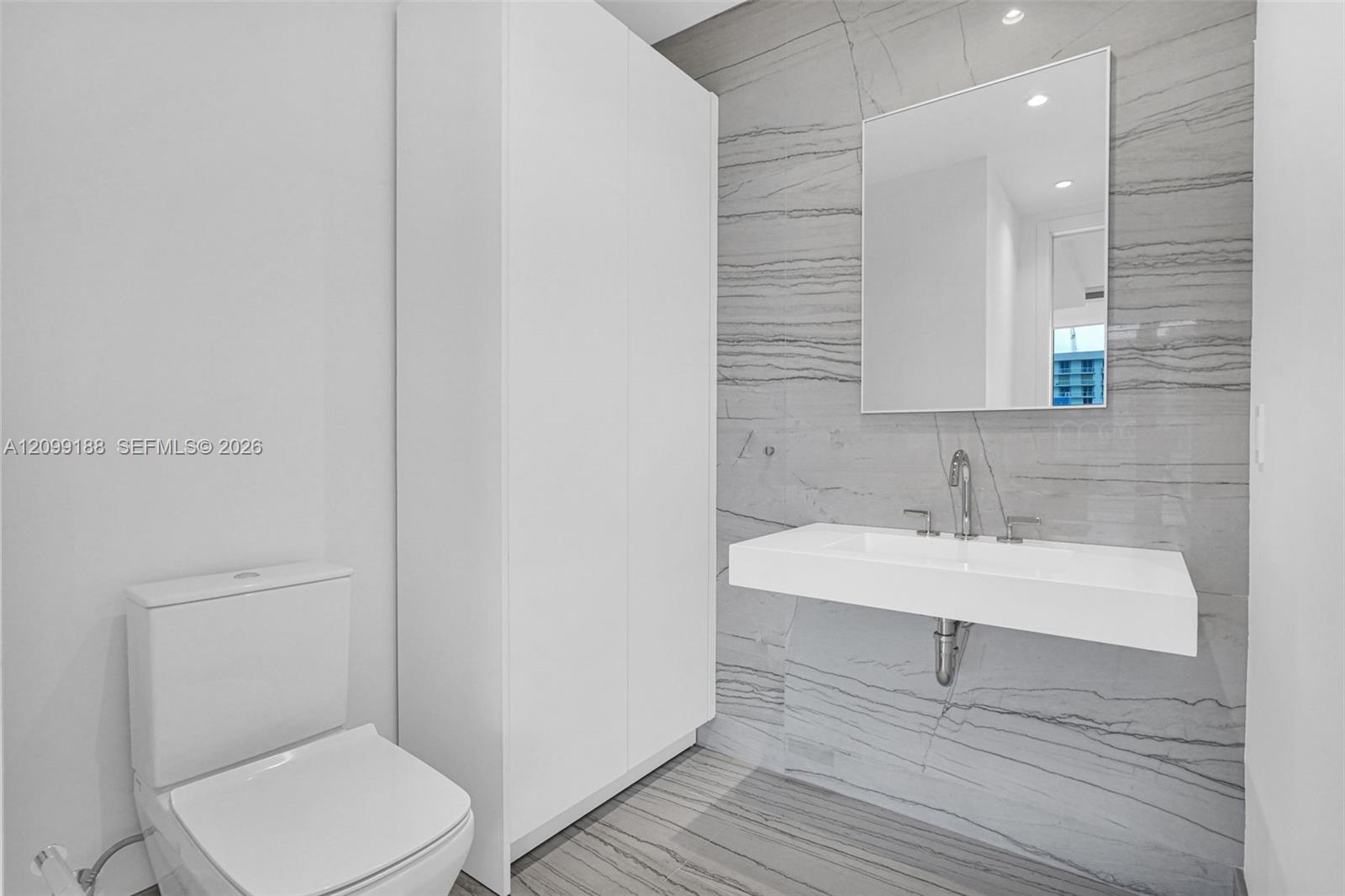 See details 603 1 / 2 1018 sq. ft. $ 2026-10-01 0 Photo