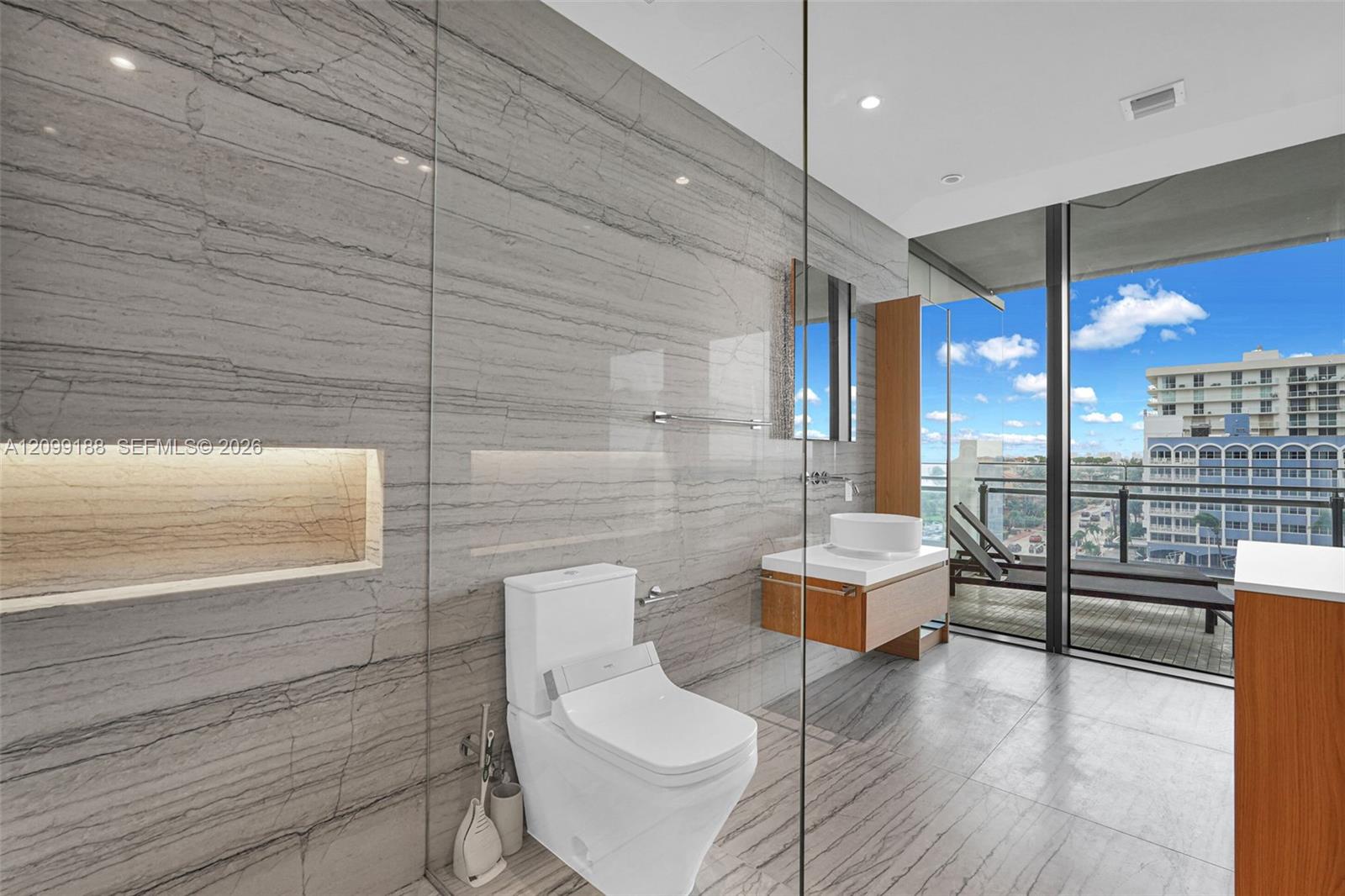 See details 603 1 / 2 1018 sq. ft. $ 2026-10-01 0 Photo