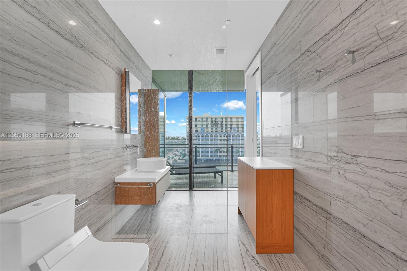 See details 603 1 / 2 1018 sq. ft. $ 2026-10-01 0 Photo