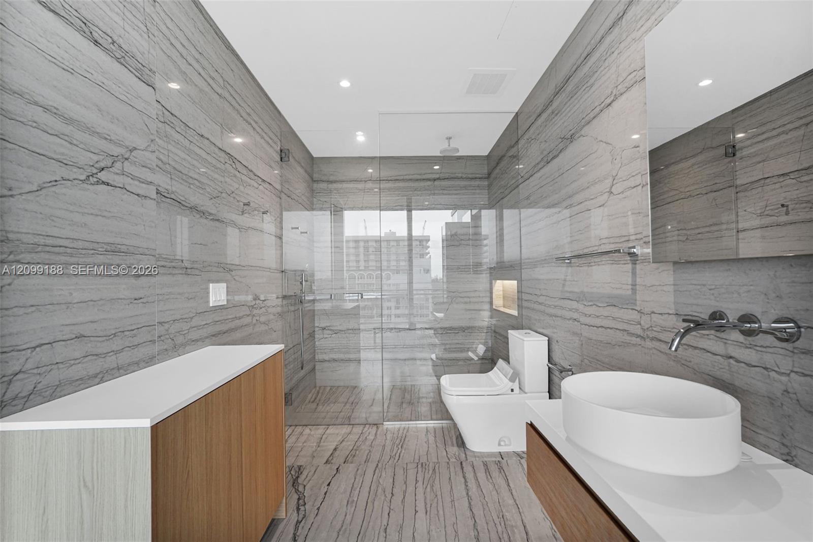 See details 603 1 / 2 1018 sq. ft. $ 2026-10-01 0 Photo
