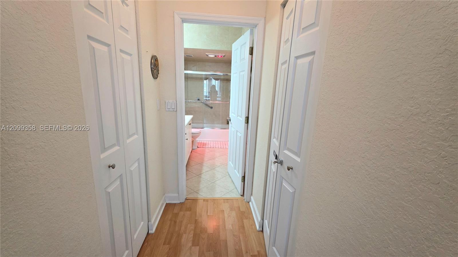 See details 6G 2 / 2 1240 sq. ft. $ 2026-10-02 0 Photo
