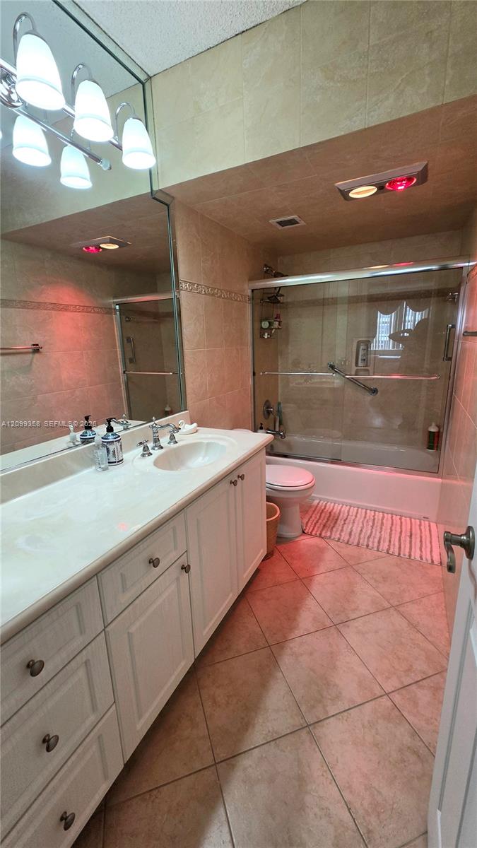See details 6G 2 / 2 1240 sq. ft. $ 2026-10-02 0 Photo