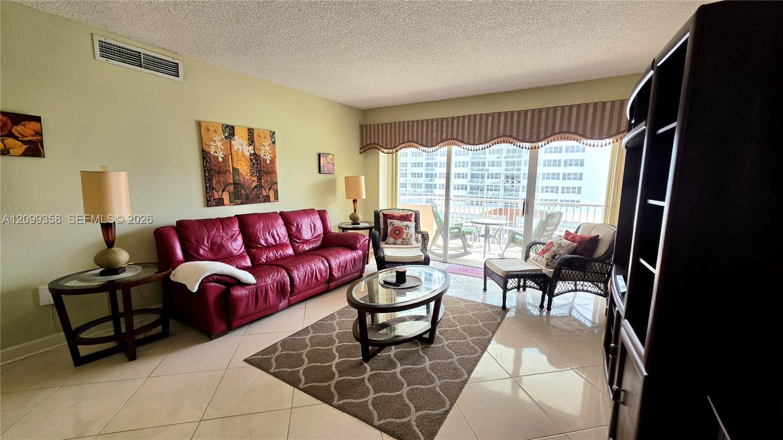 See details 6G 2 / 2 1240 sq. ft. $ 2026-10-02 0 Photo