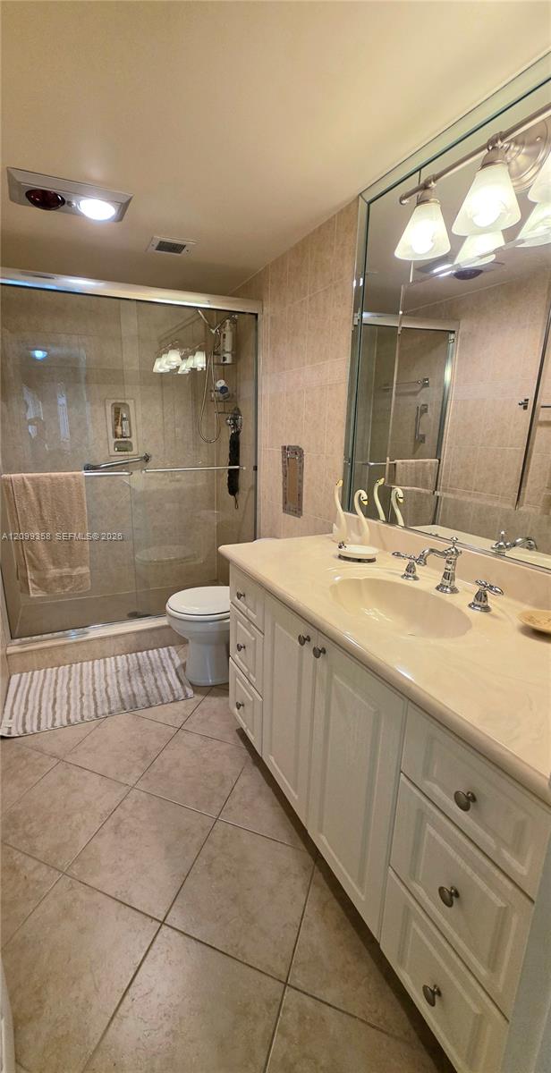 See details 6G 2 / 2 1240 sq. ft. $ 2026-10-02 0 Photo