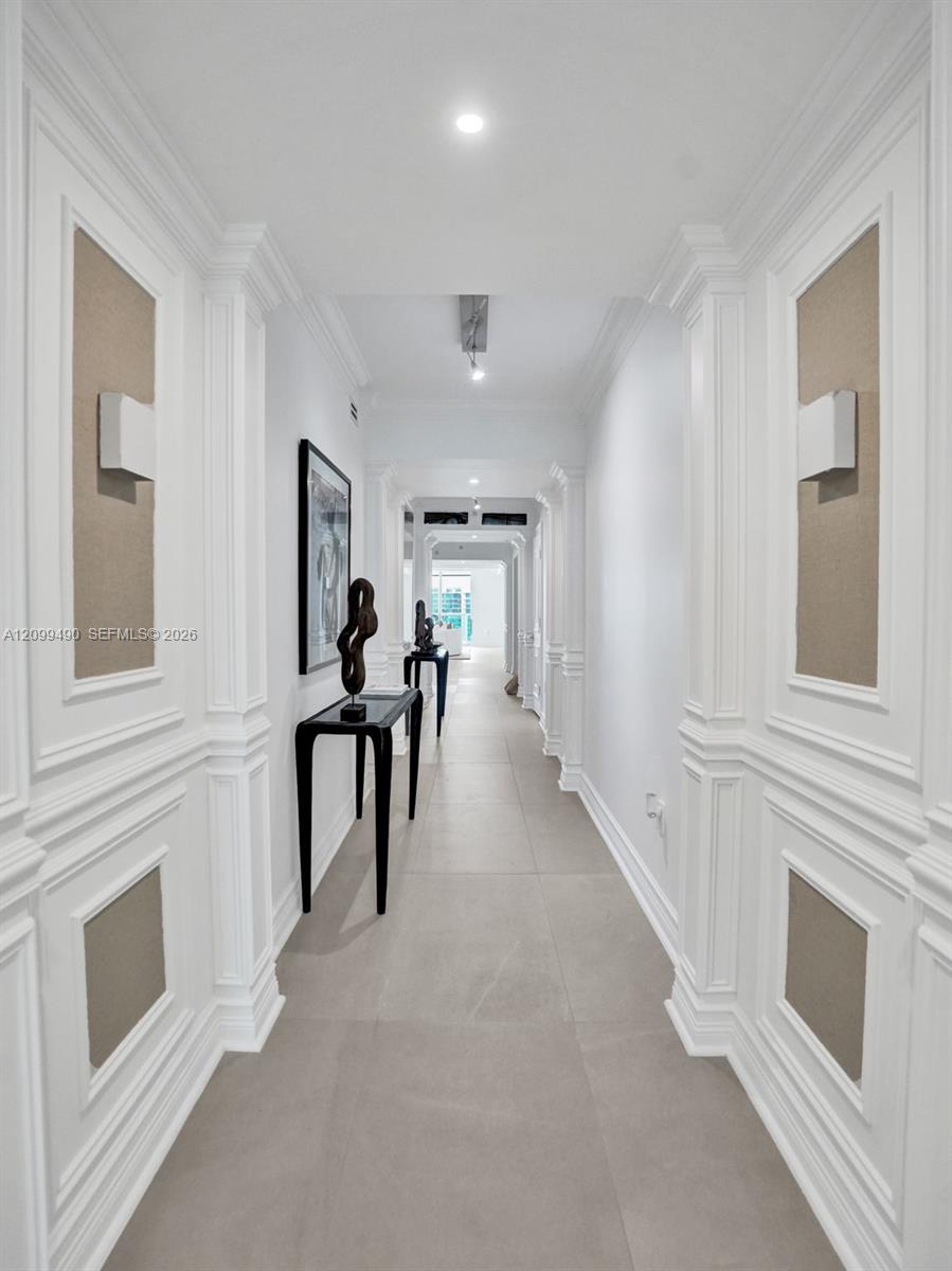 hallway to the bedrooms