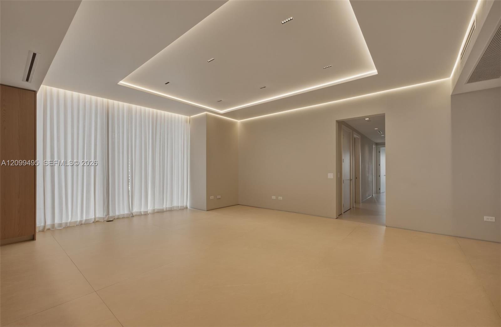 1404 4 / 6 3252 sq. ft. $ 2026-10-02 0 Photo