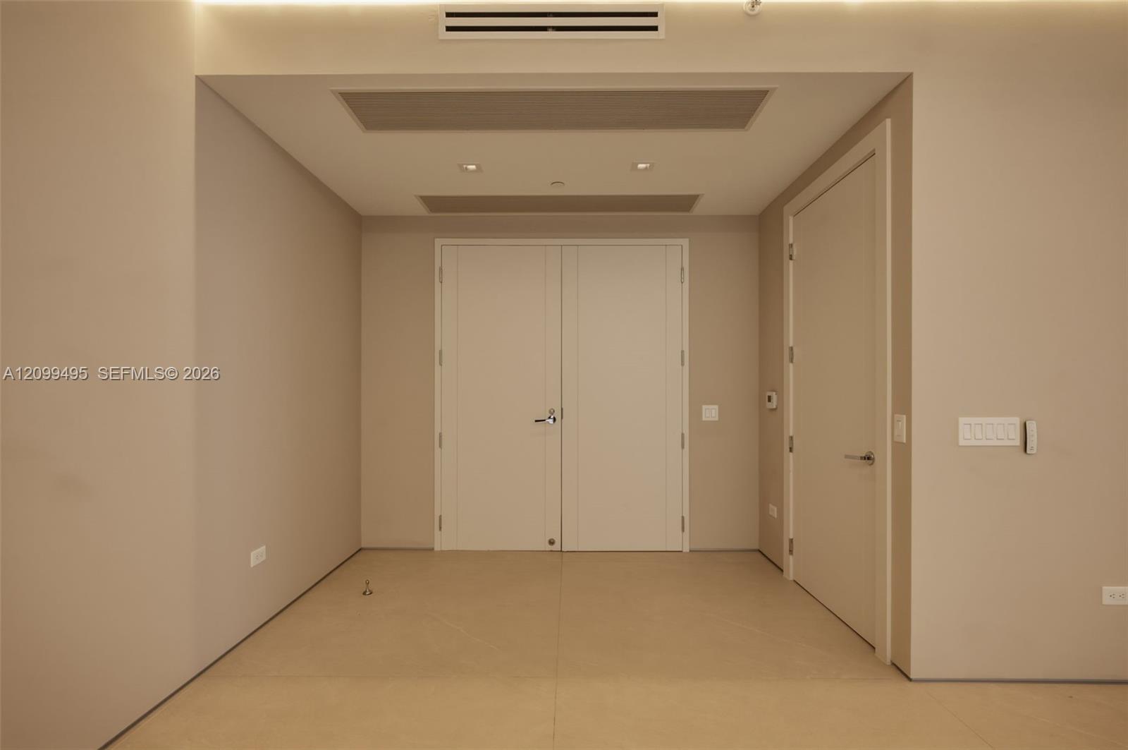 1404 4 / 6 3252 sq. ft. $ 2026-10-02 0 Photo