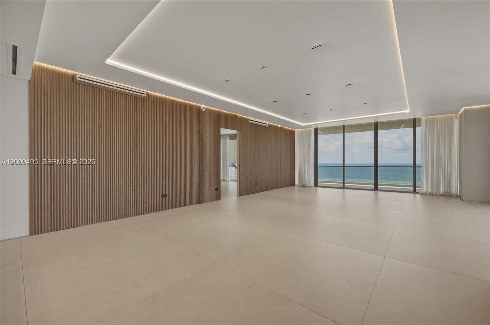 1404 4 / 6 3252 sq. ft. $ 2026-10-02 0 Photo