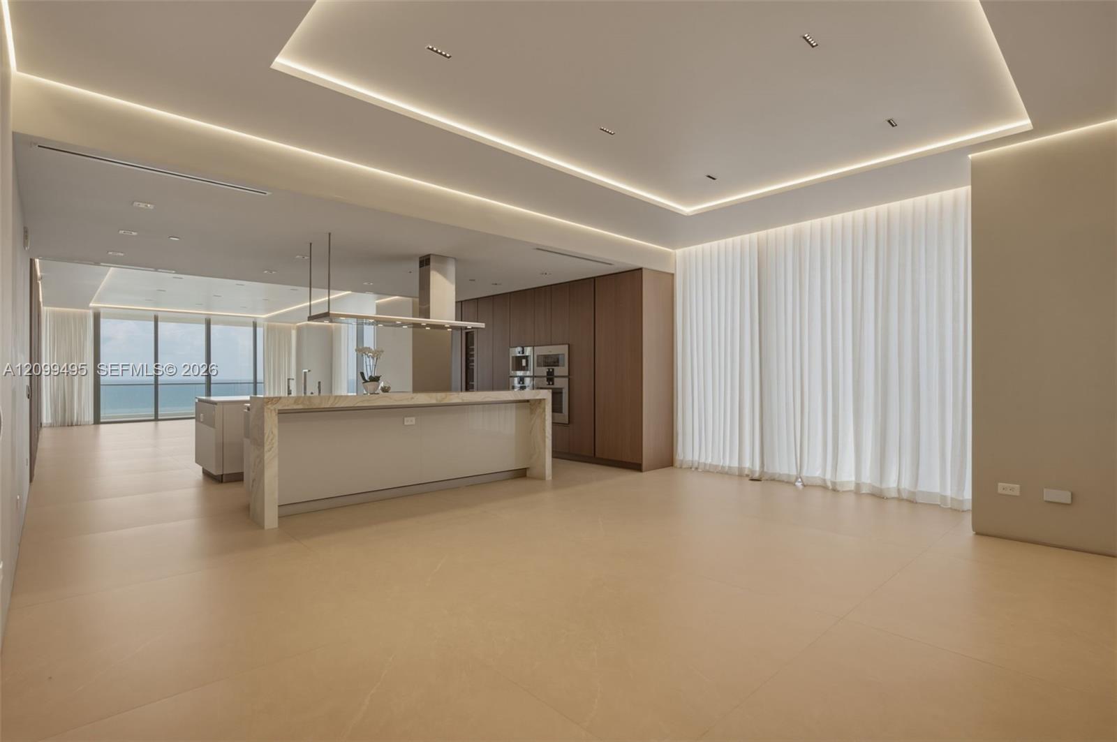 1404 4 / 6 3252 sq. ft. $ 2026-10-02 0 Photo