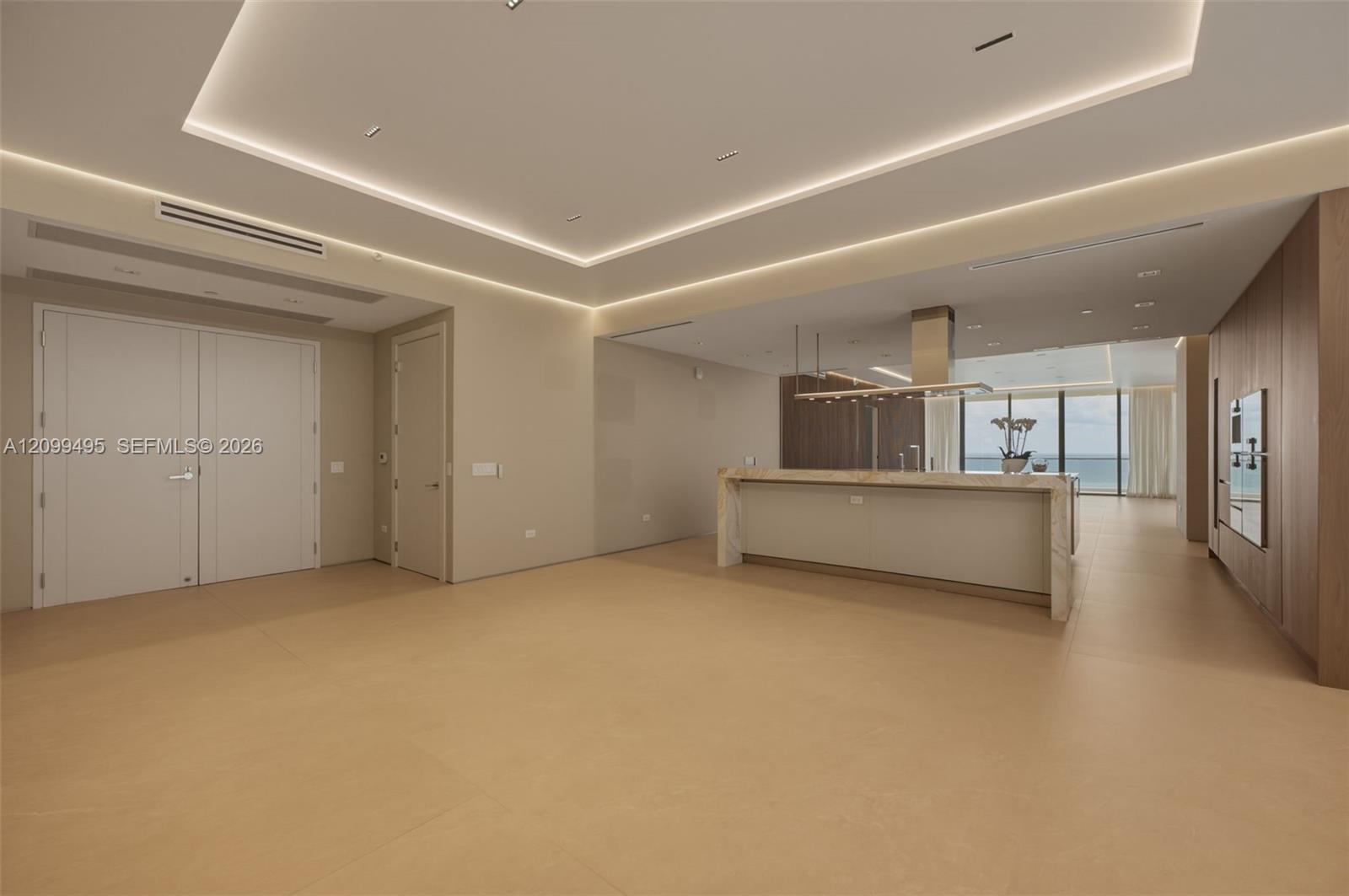 1404 4 / 6 3252 sq. ft. $ 2026-10-02 0 Photo