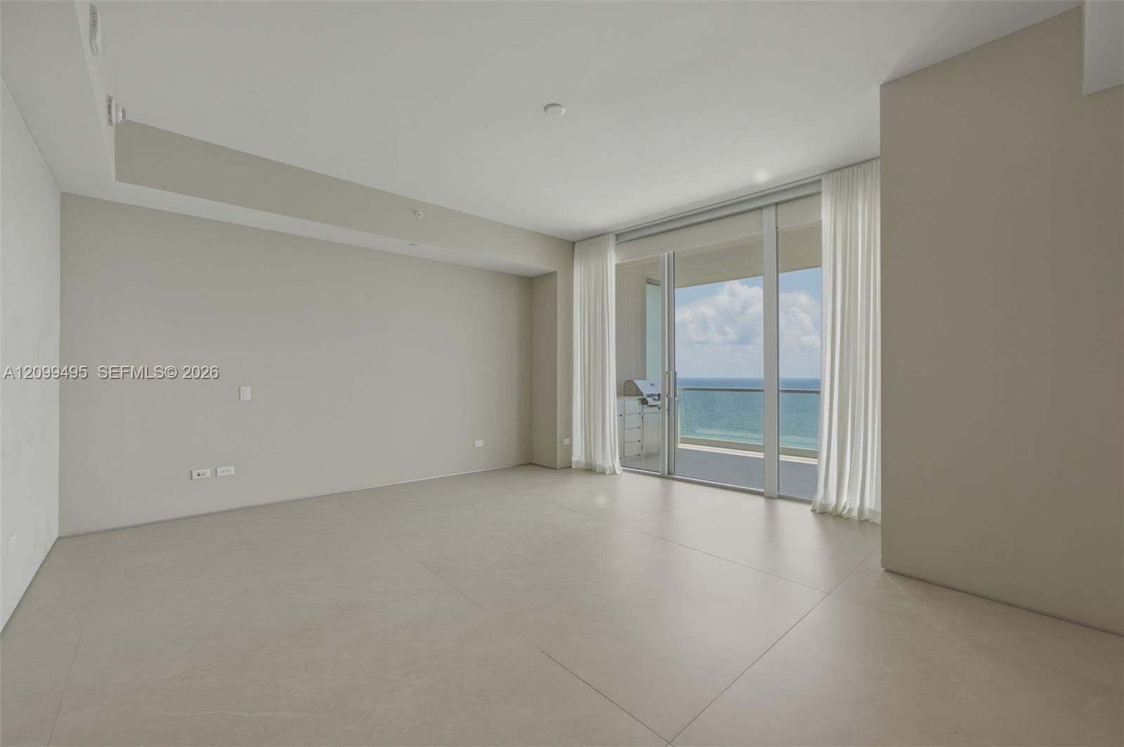 1404 4 / 6 3252 sq. ft. $ 2026-10-02 0 Photo