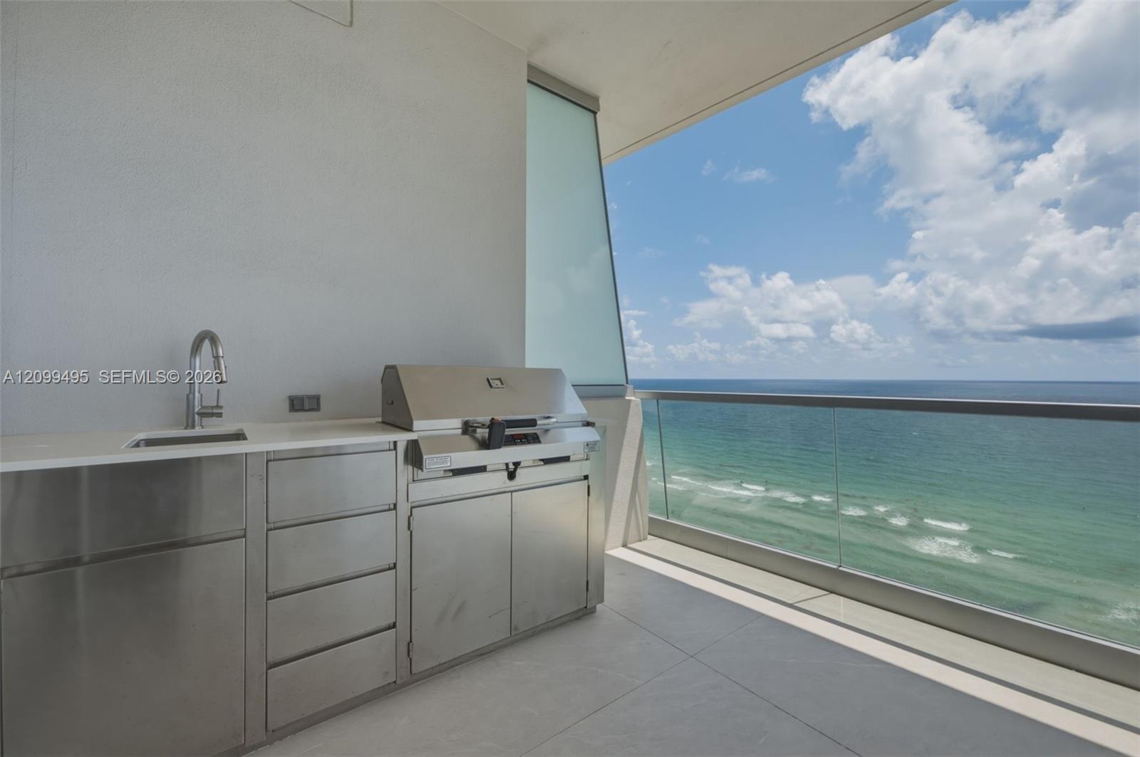 1404 4 / 6 3252 sq. ft. $ 2026-10-02 0 Photo