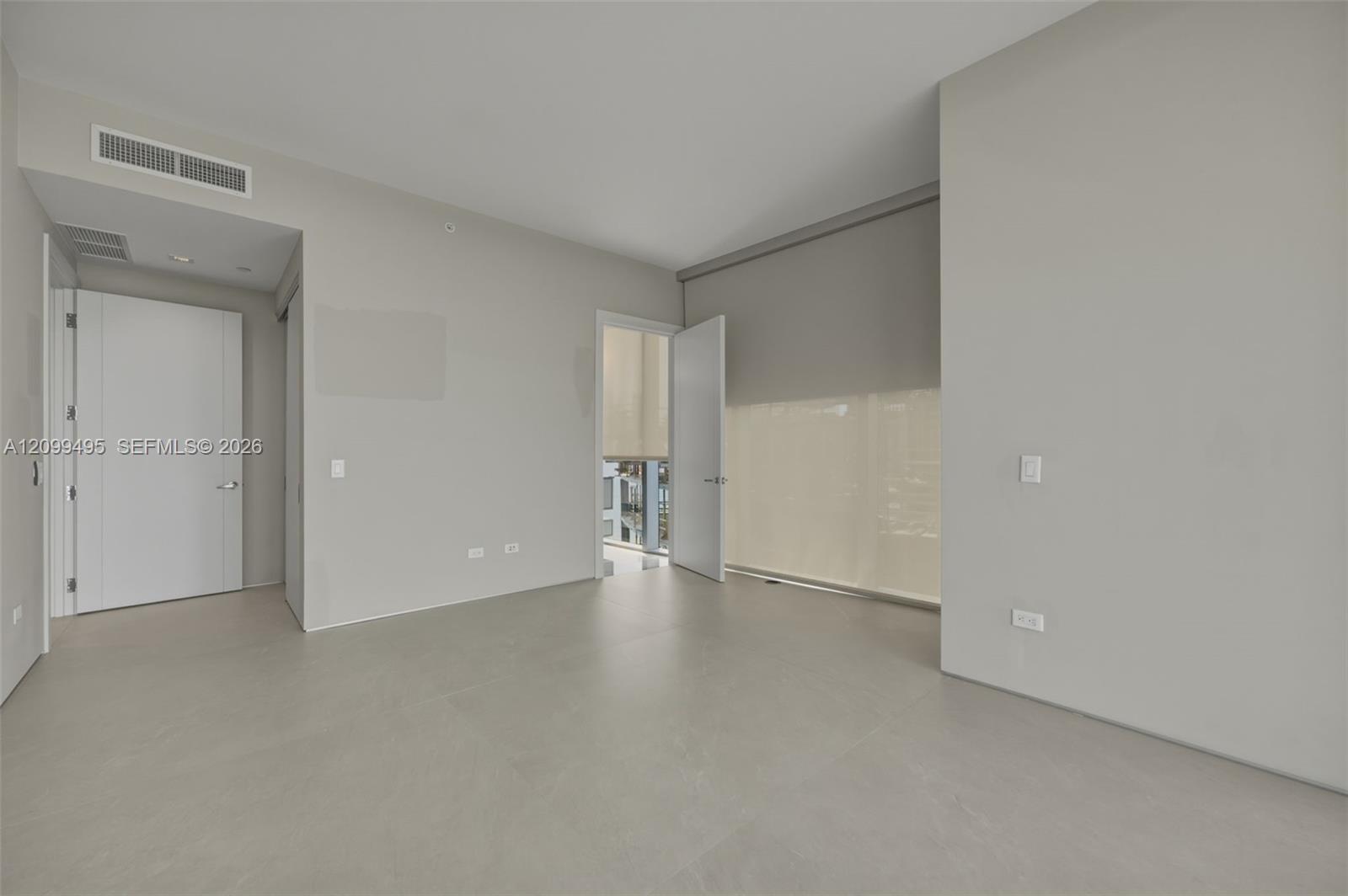 1404 4 / 6 3252 sq. ft. $ 2026-10-02 0 Photo