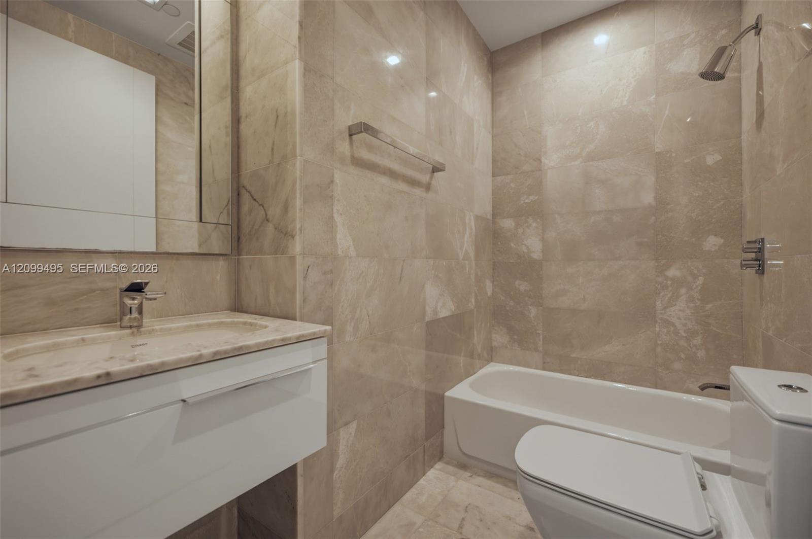 1404 4 / 6 3252 sq. ft. $ 2026-10-02 0 Photo