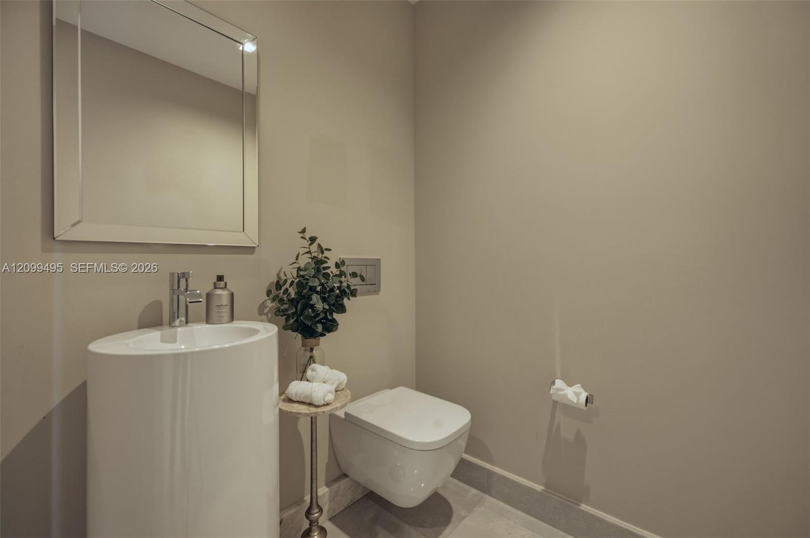 1404 4 / 6 3252 sq. ft. $ 2026-10-02 0 Photo