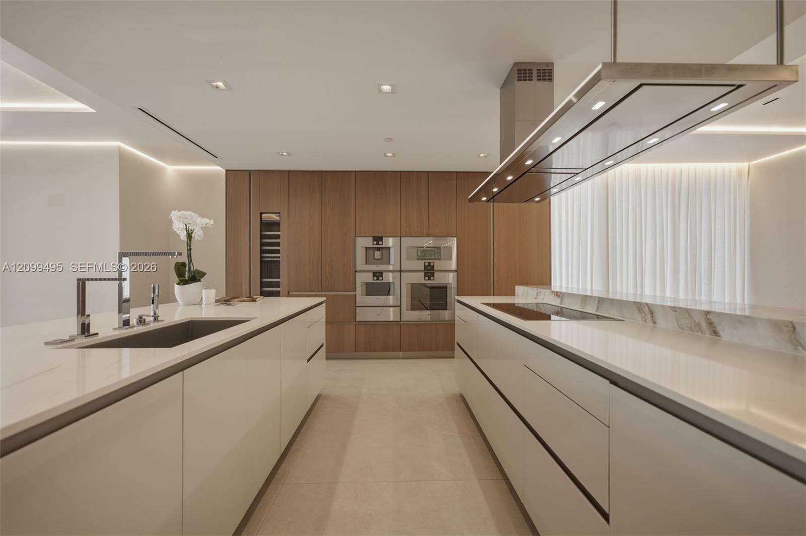 1404 4 / 6 3252 sq. ft. $ 2026-10-02 0 Photo