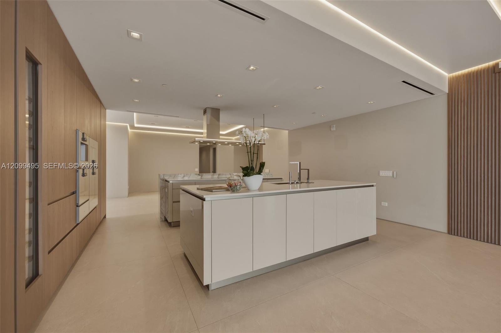 1404 4 / 6 3252 sq. ft. $ 2026-10-02 0 Photo