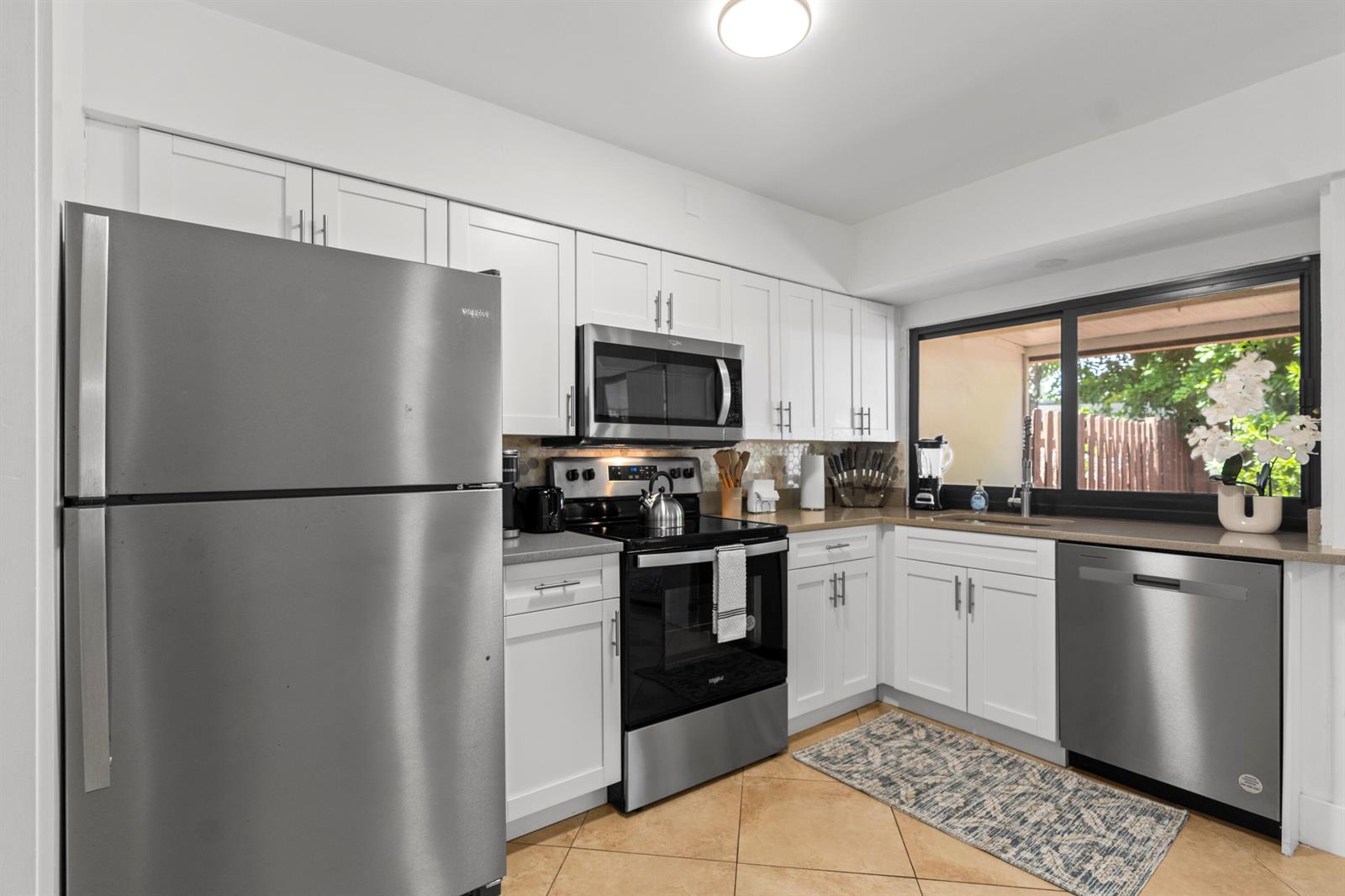   / 0 2500 sq. ft. $ 2026-10-04 0 foto
