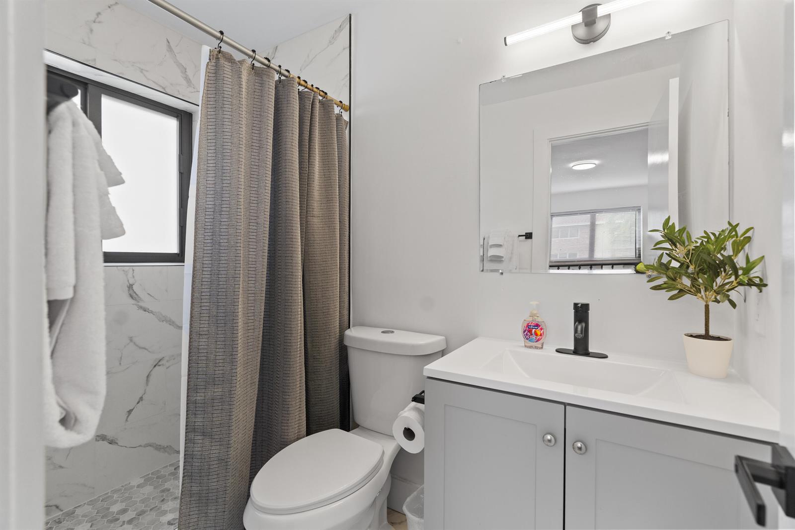   / 0 2500 sq. ft. $ 2026-10-04 0 foto