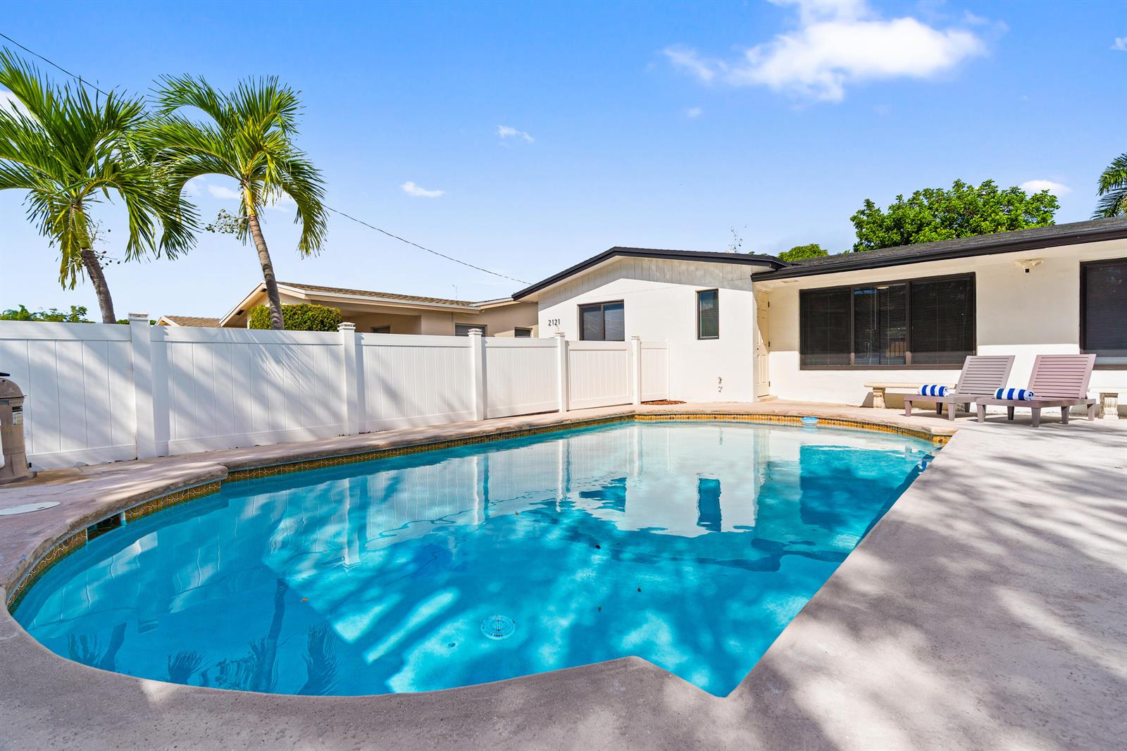   / 0 2500 sq. ft. $ 2026-10-04 0 foto