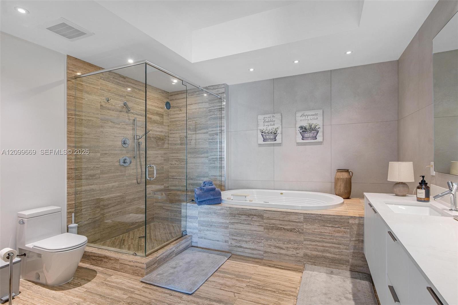 See details 1007 2 / 3 2106 sq. ft. $ 2026-10-02 0 Photo