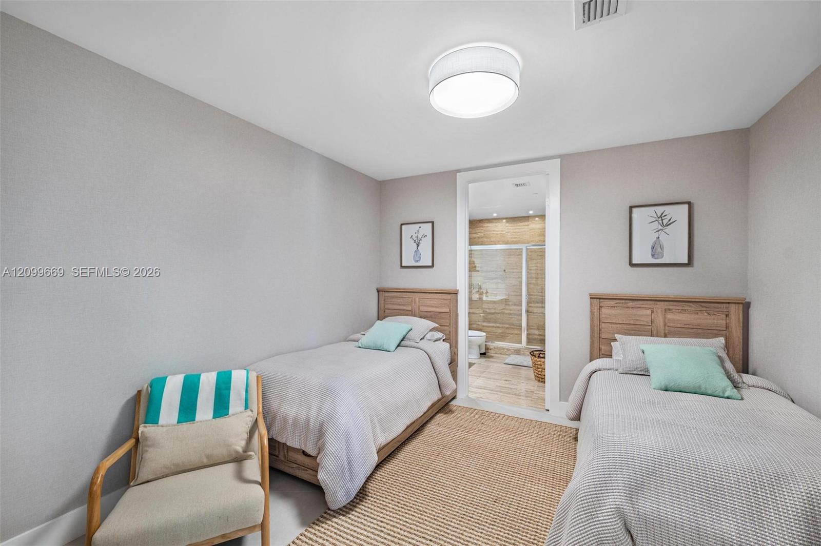 See details 1007 2 / 3 2106 sq. ft. $ 2026-10-02 0 Photo