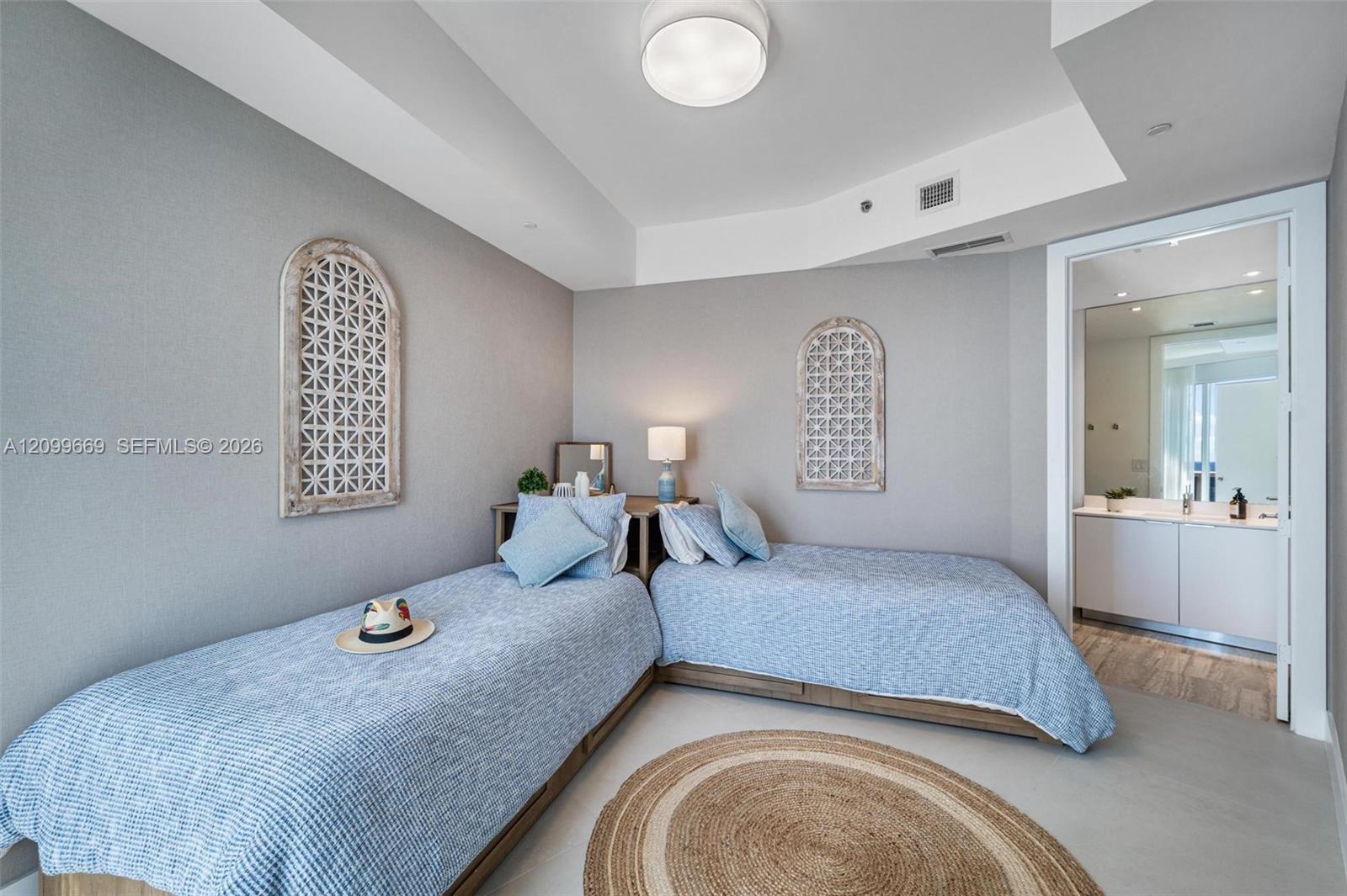 See details 1007 2 / 3 2106 sq. ft. $ 2026-10-02 0 Photo