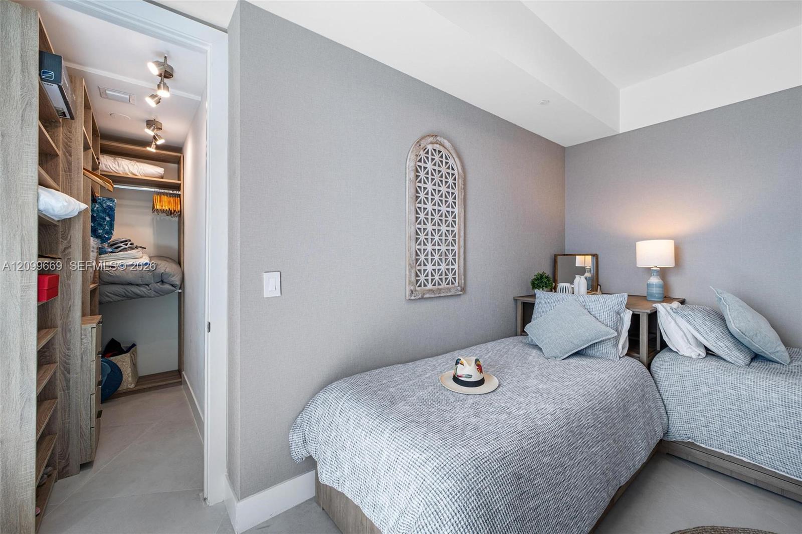 See details 1007 2 / 3 2106 sq. ft. $ 2026-10-02 0 Photo