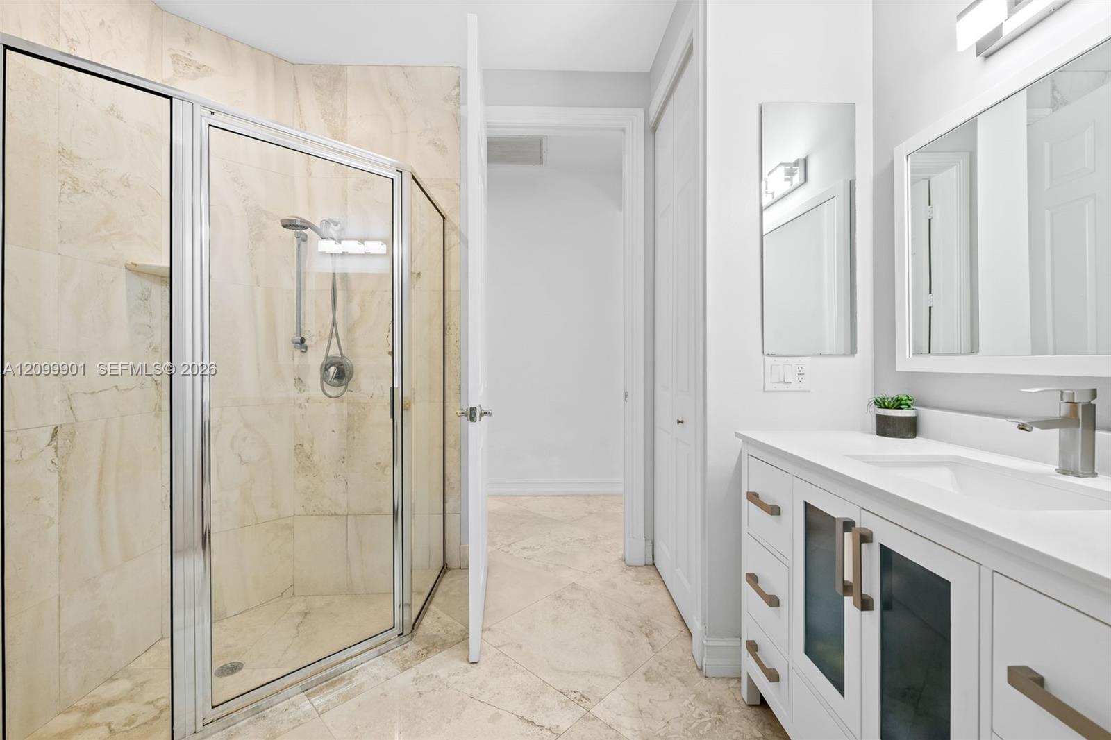 Ver detalles 6775 6 / 4 sq. ft. $ 2026-10-02 0 foto