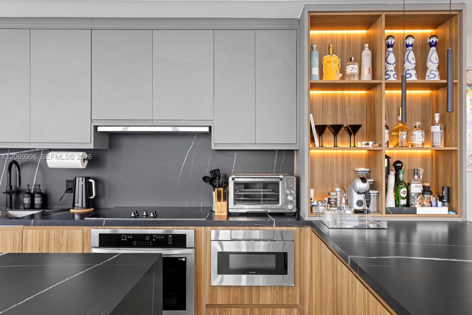 See details 2901 3 / 4 2768 sq. ft. $ 2026-10-02 0 Photo