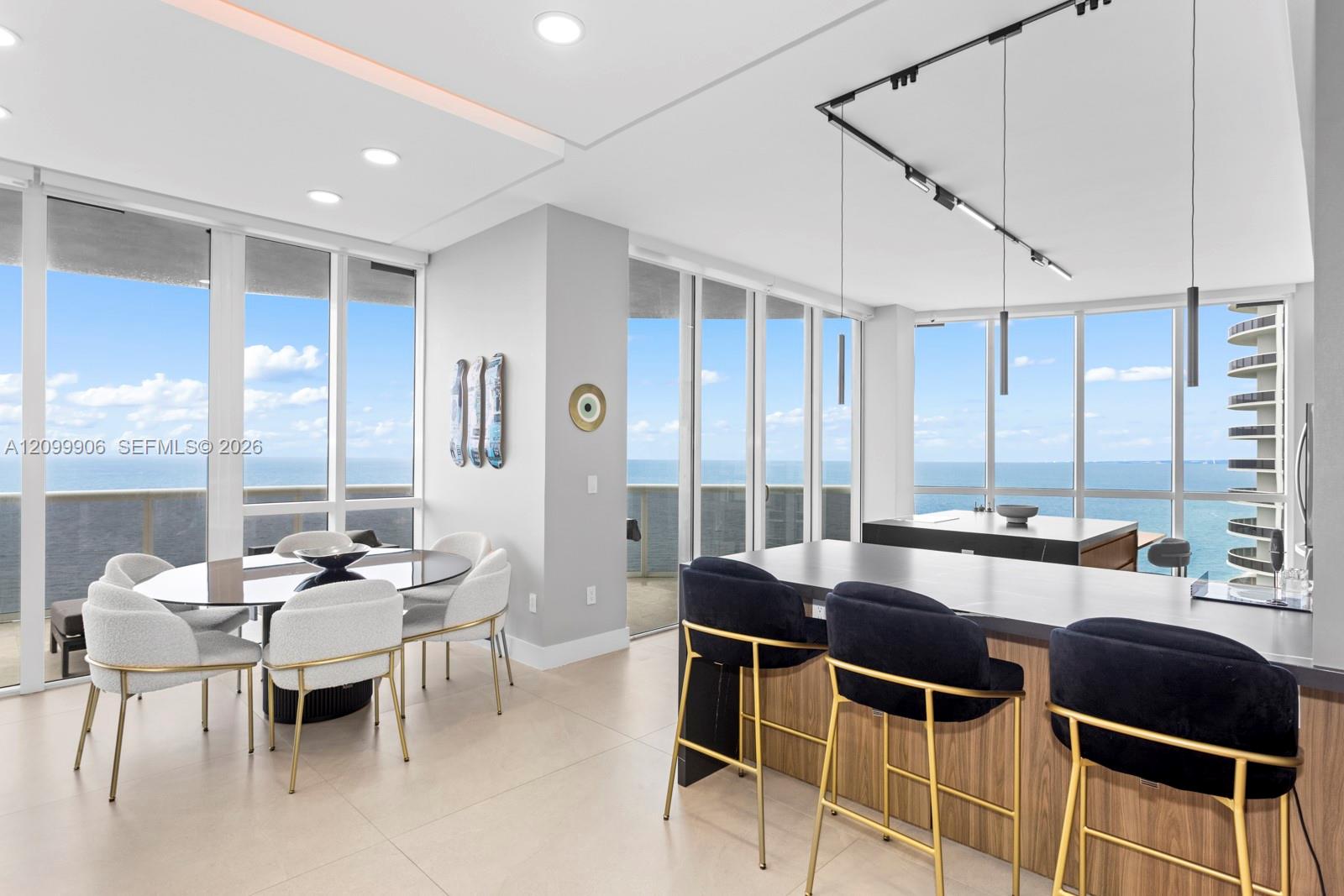 See details 2901 3 / 4 2768 sq. ft. $ 2026-10-02 0 Photo