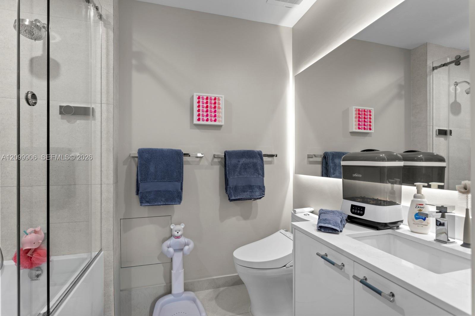 See details 2901 3 / 4 2768 sq. ft. $ 2026-10-02 0 Photo