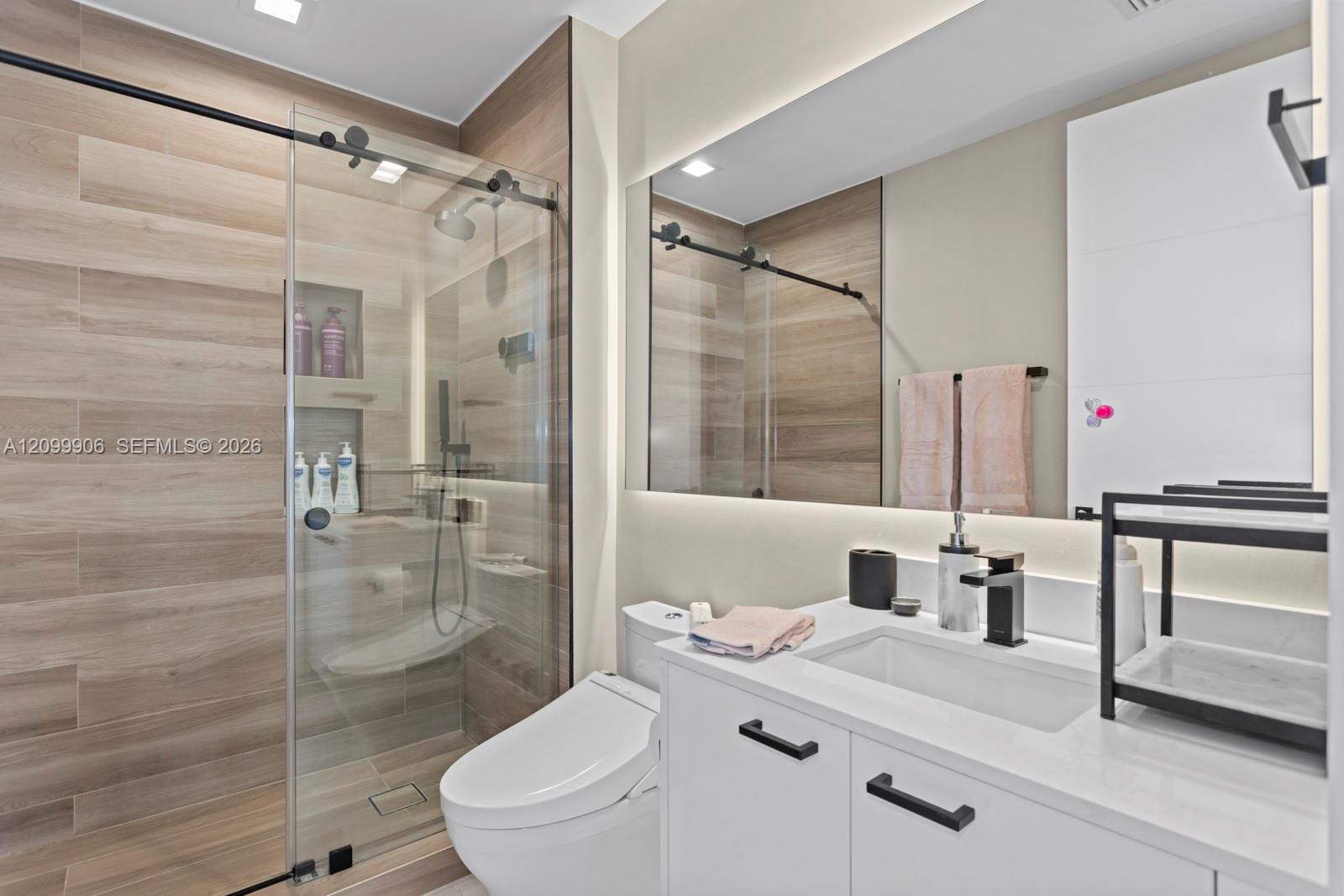 See details 2901 3 / 4 2768 sq. ft. $ 2026-10-02 0 Photo