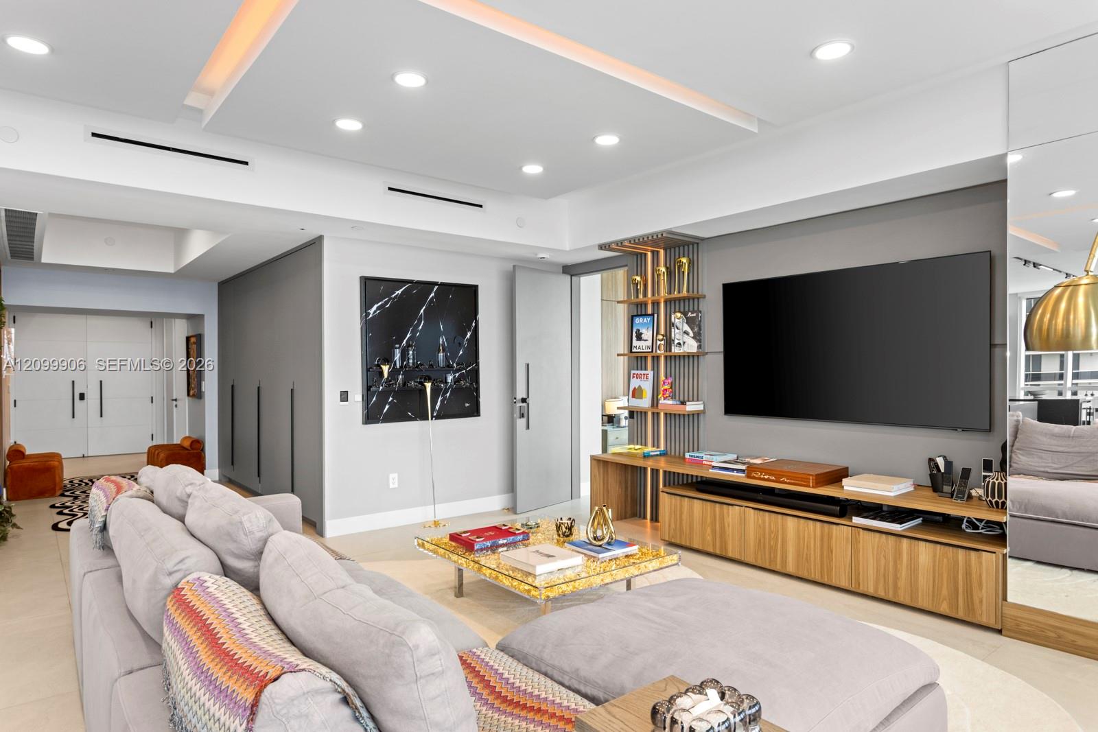 See details 2901 3 / 4 2768 sq. ft. $ 2026-10-02 0 Photo