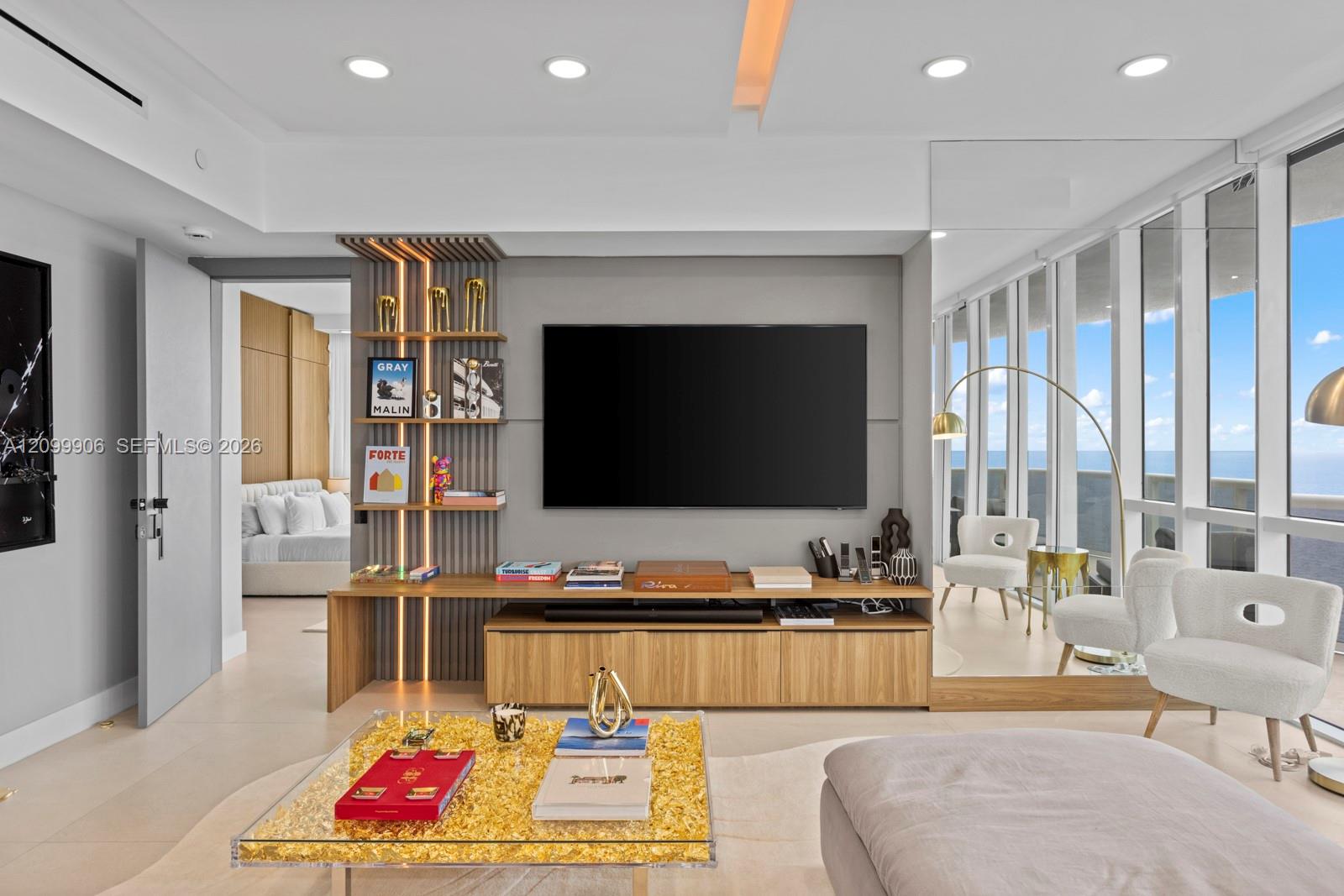 See details 2901 3 / 4 2768 sq. ft. $ 2026-10-02 0 Photo