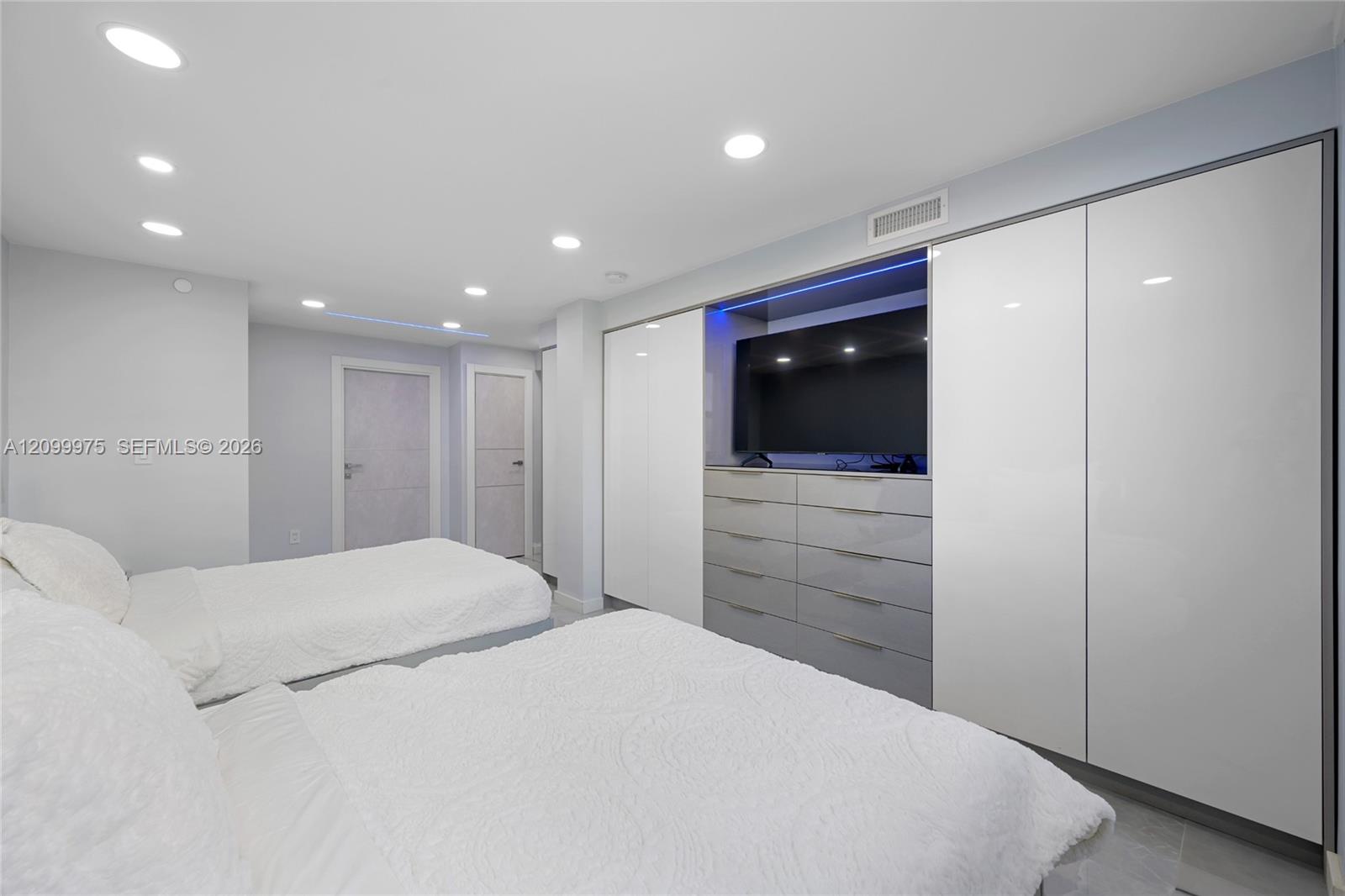 309 3 / 3 1910 sq. ft. $ 2026-10-03 0 Photo