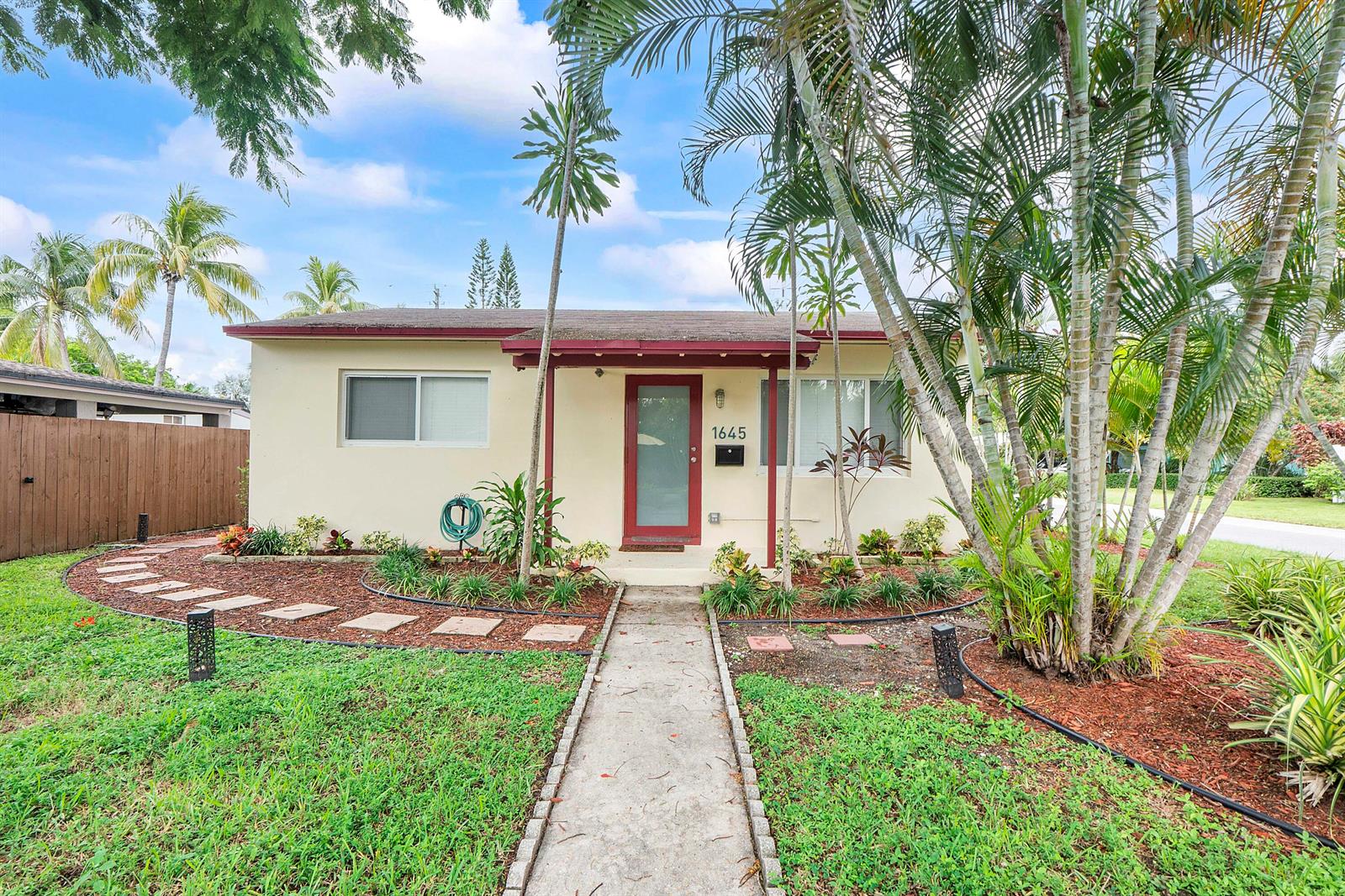 Ver detalles / 0 1742 sq. ft. $ 2026-10-04 0 foto