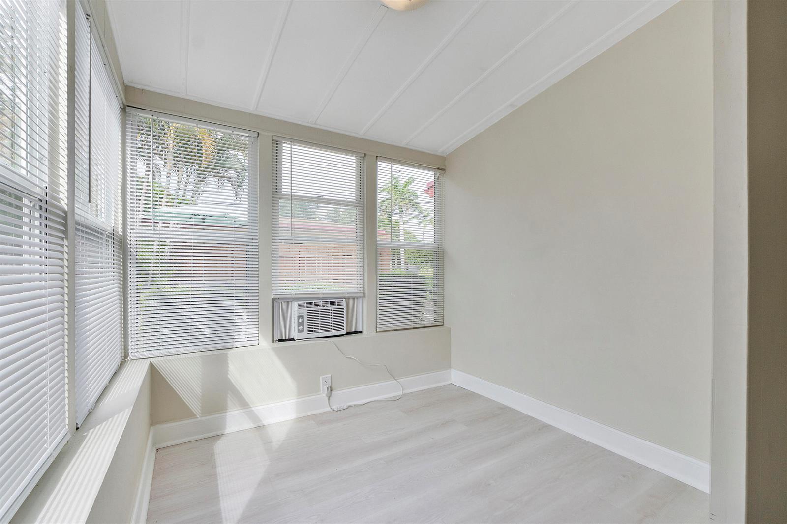 Ver detalles / 0 1742 sq. ft. $ 2026-10-04 0 foto