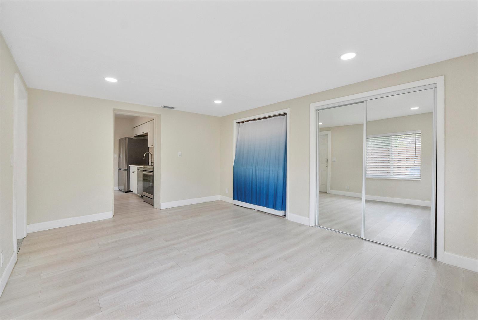 Ver detalles / 0 1742 sq. ft. $ 2026-10-04 0 foto