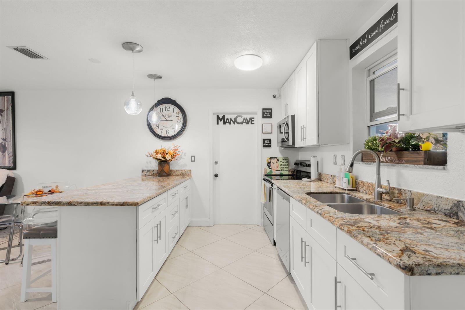7541 3 / 2 1475 sq. ft. $ 2026-10-04 0 foto
