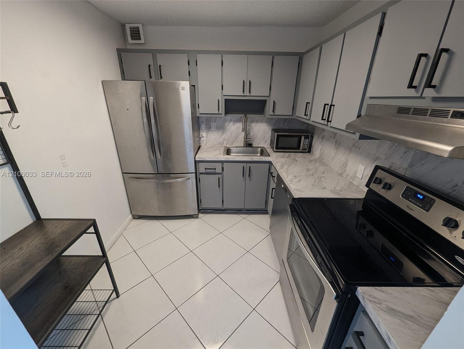 730 1 / 2 991 sq. ft. $ 2026-10-03 0 Photo