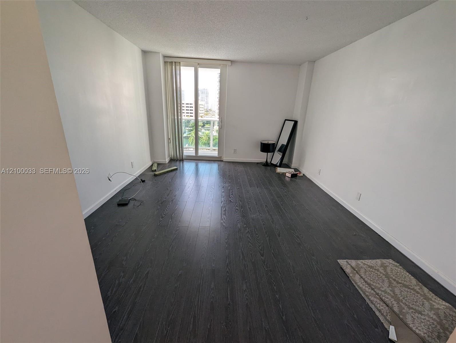 730 1 / 2 991 sq. ft. $ 2026-10-03 0 Photo