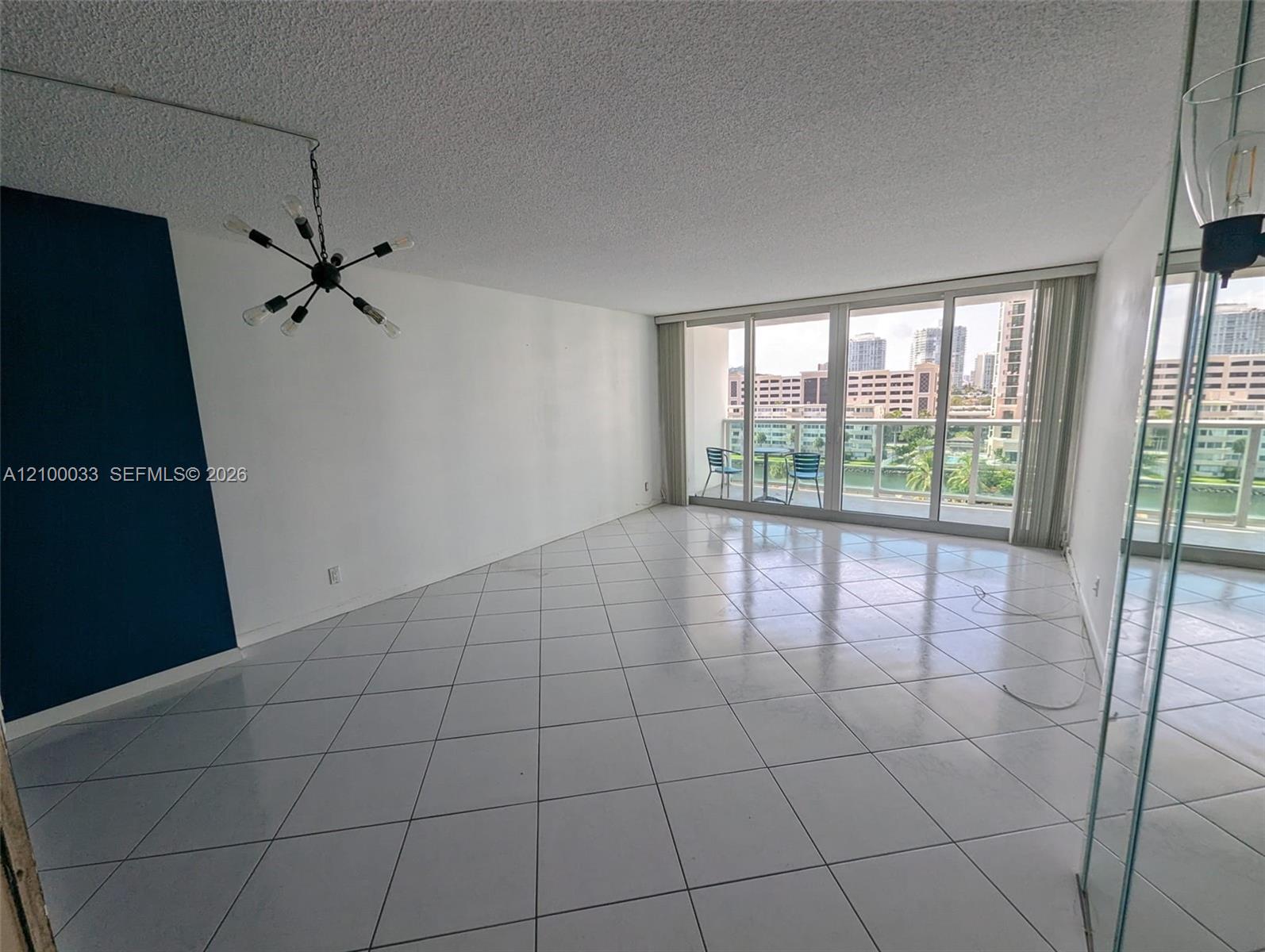 730 1 / 2 991 sq. ft. $ 2026-10-03 0 Photo