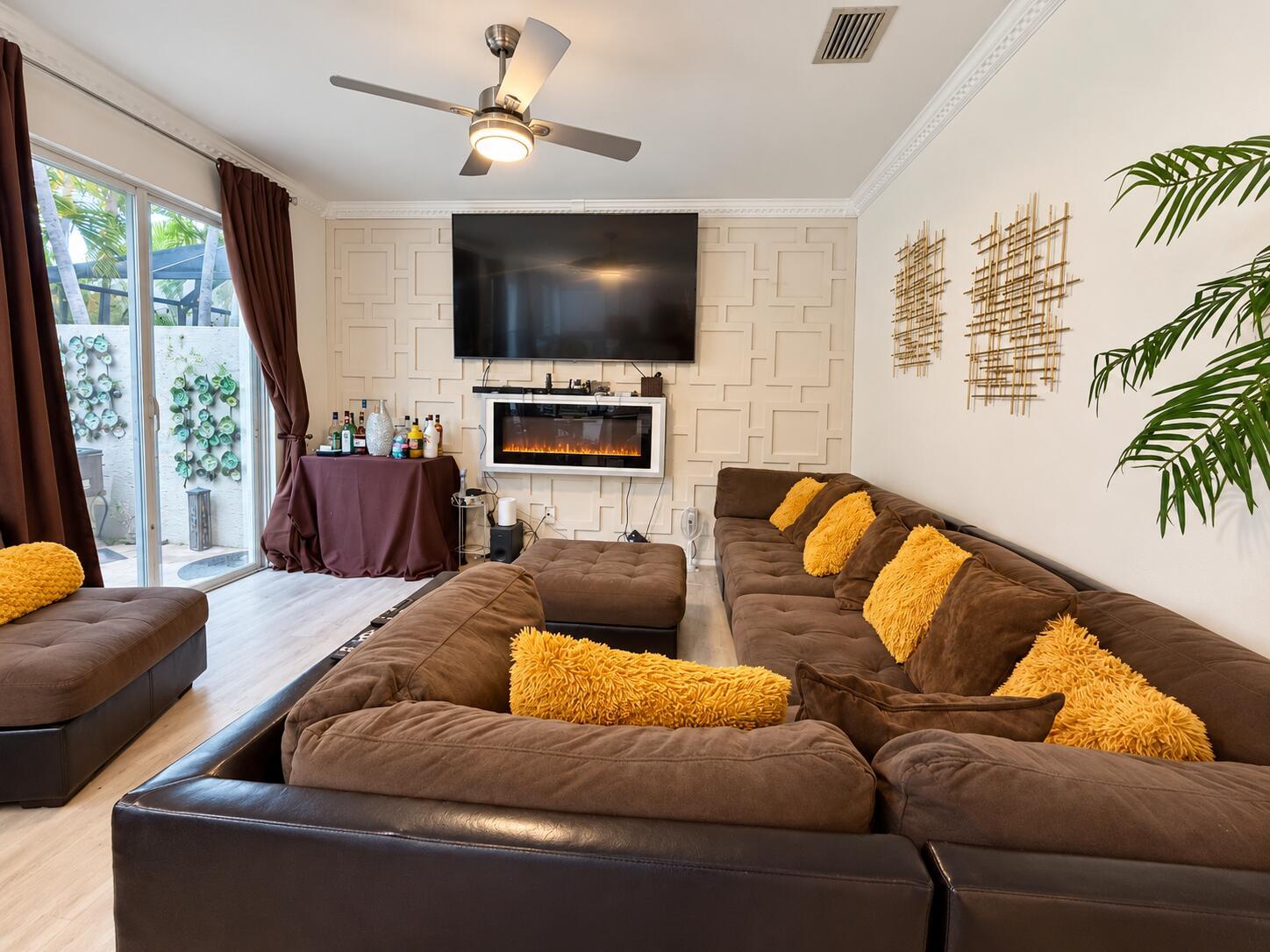 Ver detalles 5411 4 / 2077 sq. ft. $ 2026-10-04 0 foto