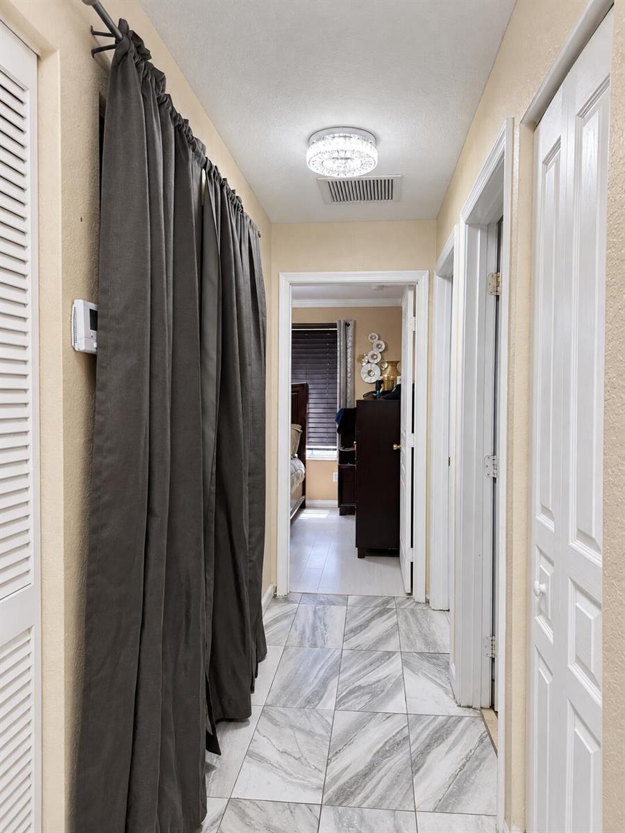 Ver detalles 5411 4 / 2077 sq. ft. $ 2026-10-04 0 foto
