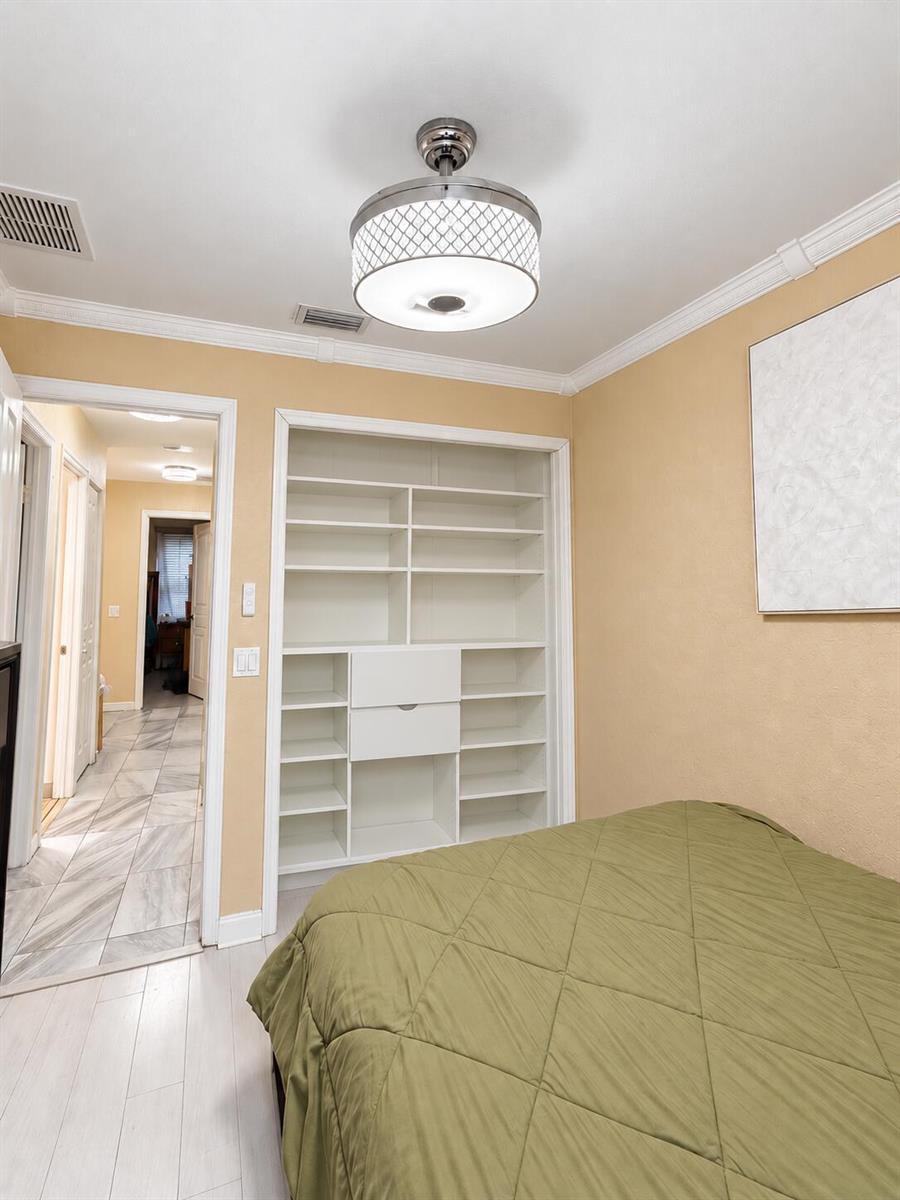 Ver detalles 5411 4 / 2077 sq. ft. $ 2026-10-04 0 foto