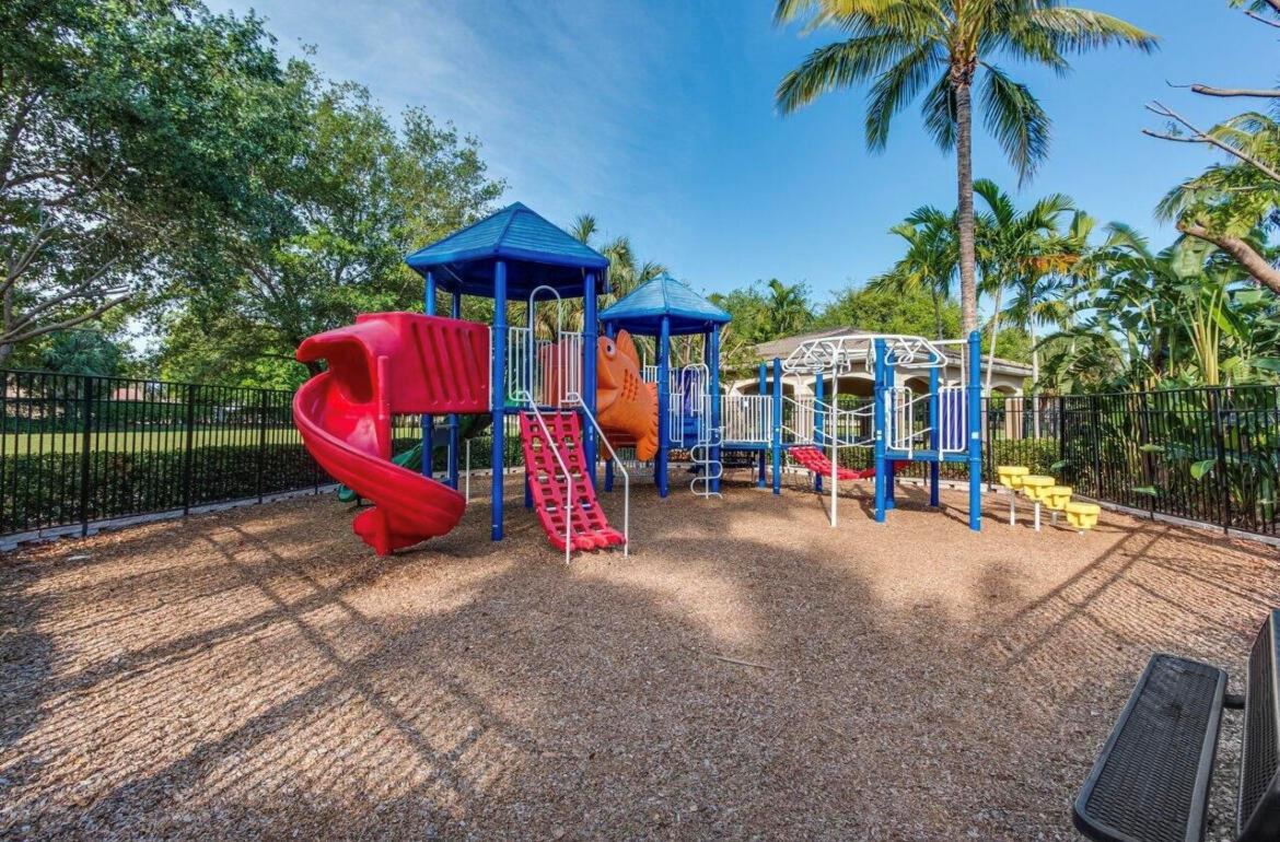 Ver detalles 5411 4 / 2077 sq. ft. $ 2026-10-04 0 foto