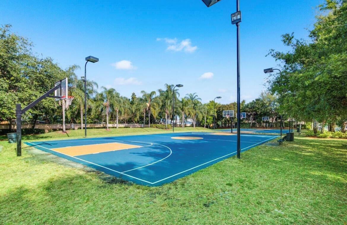 Ver detalles 5411 4 / 2077 sq. ft. $ 2026-10-04 0 foto