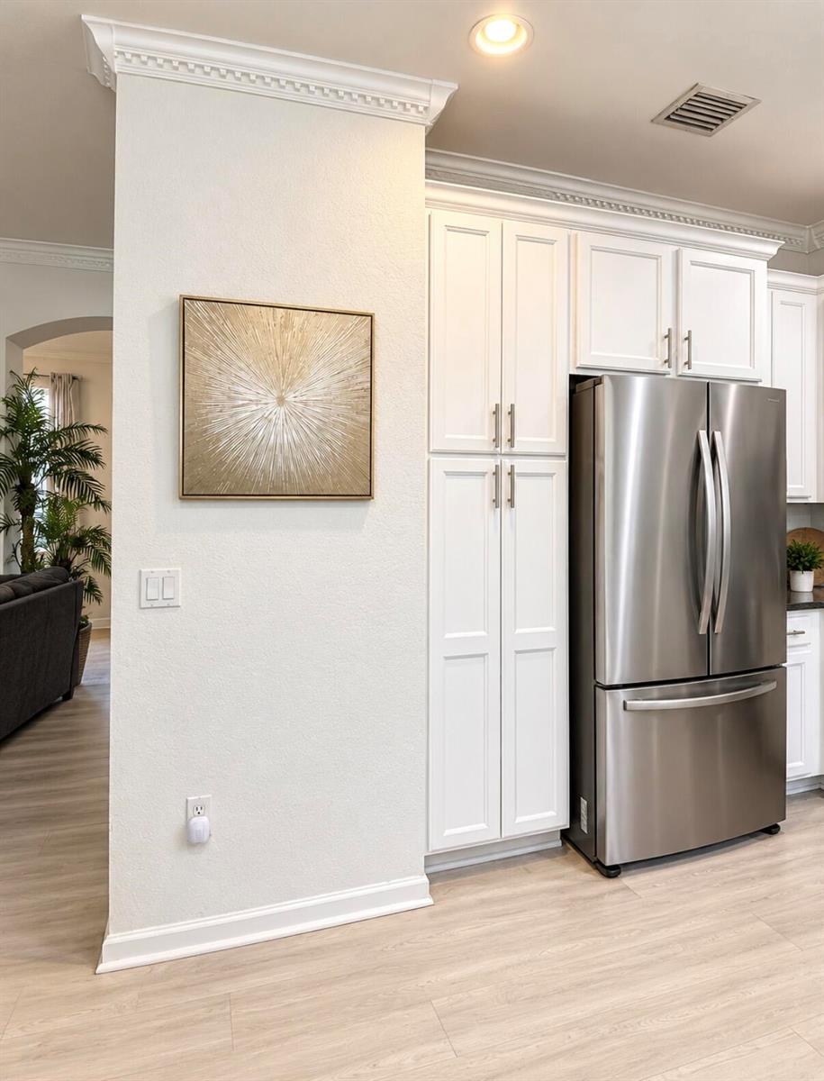 Ver detalles 5411 4 / 2077 sq. ft. $ 2026-10-04 0 foto